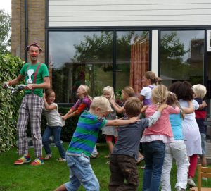 Ook een clown huren op je kinderfeestje thuis?